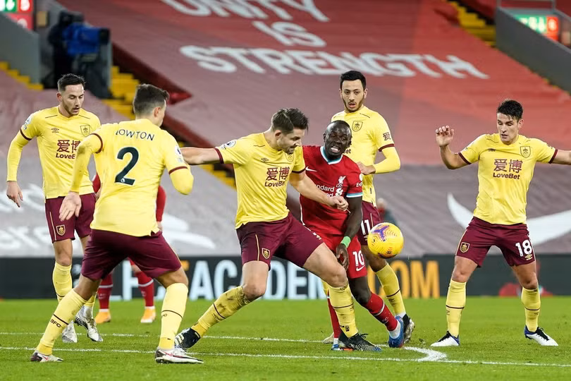 Liverpool thua sốc Burnley ngay trên sân nhà