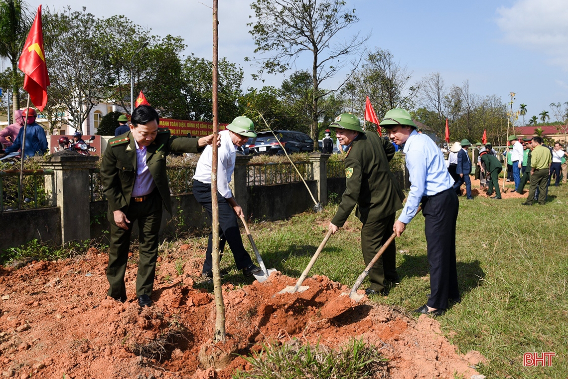 Các địa phương Hà Tĩnh sôi nổi ra quân trồng cây đầu xuân