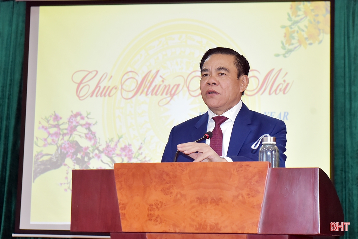 Chủ tịch UBND tỉnh thăm, chúc tết các đơn vị đầu xuân Quý Mão