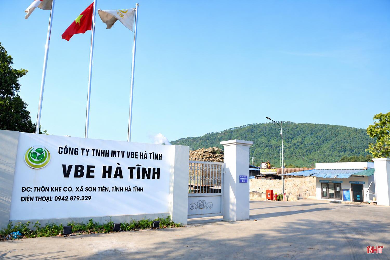 bqbht_br_cong-vbe-ha-tinh-giua-nui-xanh-1.png