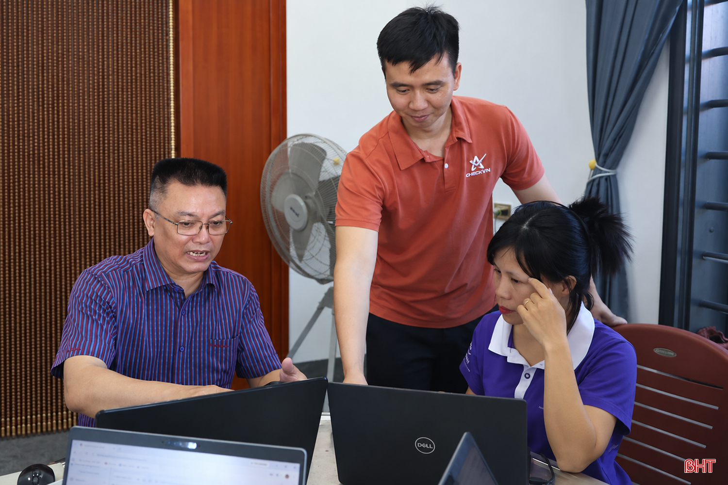 bqbht_br_hop-tac-trong-phong-hop-van-phong.png