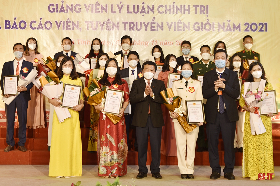 Trao giải Hội thi Giảng viên lý luận chính trị, báo cáo viên, tuyên truyền viên giỏi tỉnh Hà Tĩnh