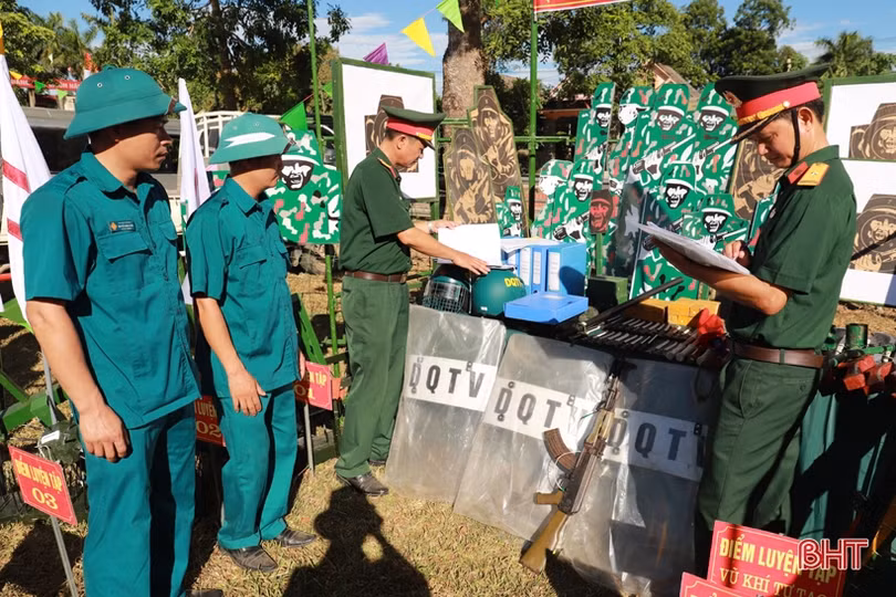 Hội thao huấn luyện lực lượng dân quân ở Hương Sơn