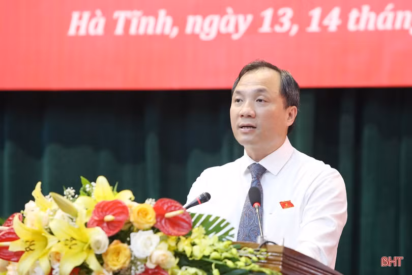 HĐND tỉnh thảo luận tại hội trường và tiến hành phiên chất vấn, trả lời chất vấn