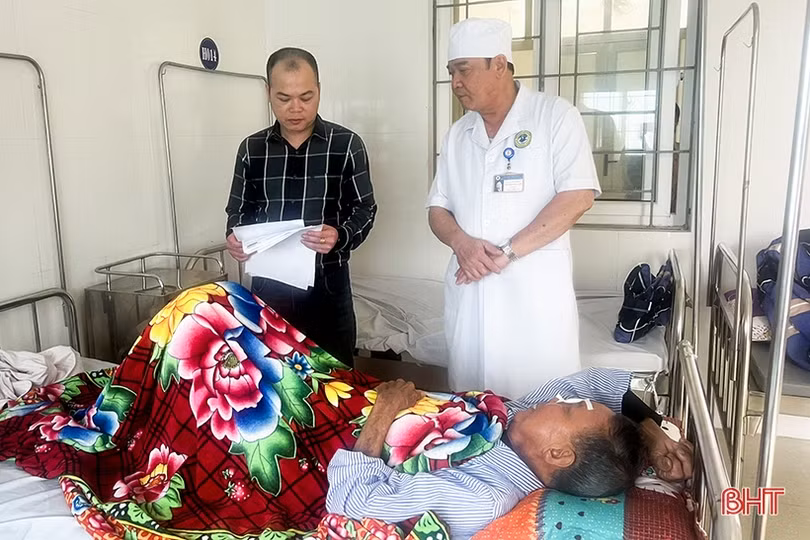 BHXH Hà Tĩnh “căng mình” vận động hơn 4 nghìn người chưa tái tục BHYT