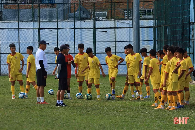 U13 Hồng Lĩnh Hà Tĩnh tập nhẹ trước trận chung kết gặp Sông Lam Nghệ An