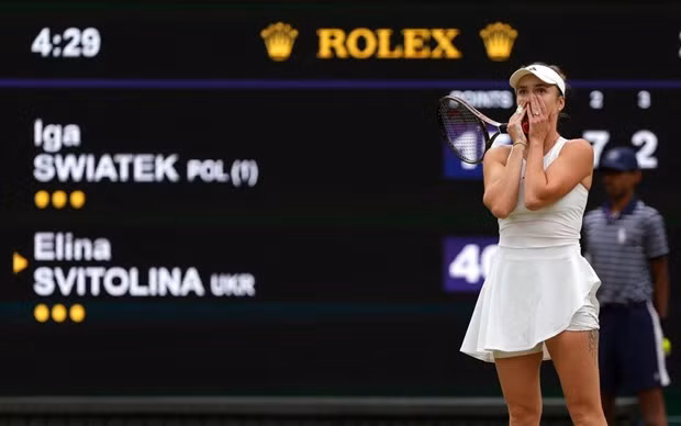 Tay vợt số 1 thế giới bị loại sau thất bại sốc ở tứ kết Wimbledon