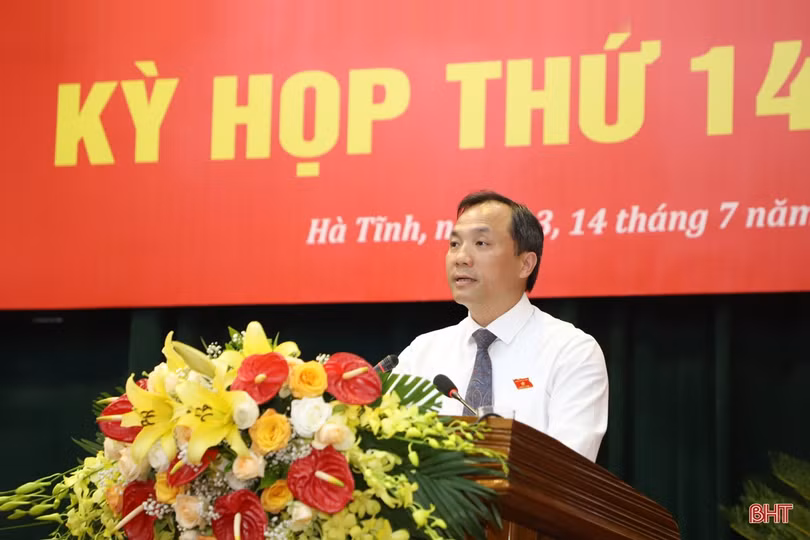 HĐND tỉnh thảo luận tại hội trường và tiến hành phiên chất vấn, trả lời chất vấn