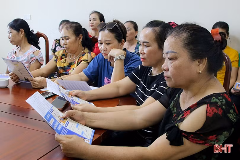 BHXH Hà Tĩnh “căng mình” vận động hơn 4 nghìn người chưa tái tục BHYT