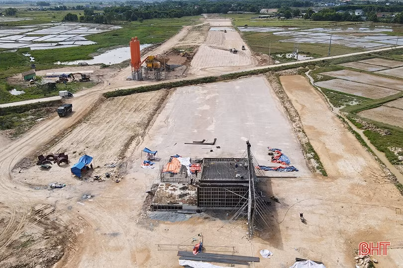 “Nút thắt” nguồn vật liệu thi công cao tốc Bắc – Nam ở Hà Tĩnh dần được tháo gỡ