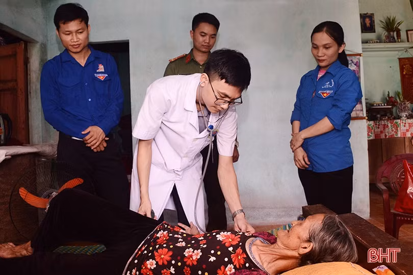“Bữa cơm nghĩa tình” ấm lòng cựu thanh niên xung phong