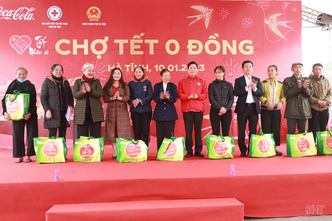 “Chợ tết 0 đồng cho người có hoàn cảnh khó khăn” ở Hà Tĩnh