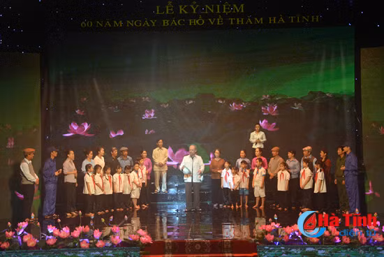 lang dong chuong trinh nghe thuat ha tinh mai nho loi nguoi