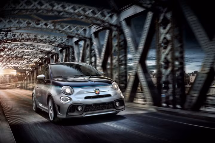hinh anh fiat 500 ban dac biet mang ten abarth 695 rivale