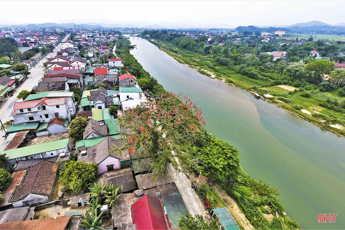 Chiêm ngưỡng vẻ đẹp quyến rũ mùa hoa gạo nở ở miền sơn cước Hà Tĩnh