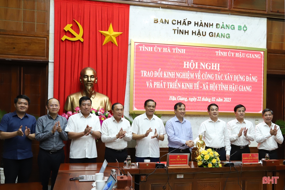 Hà Tĩnh - Hậu Giang chia sẻ kinh nghiệm trên nhiều lĩnh vực