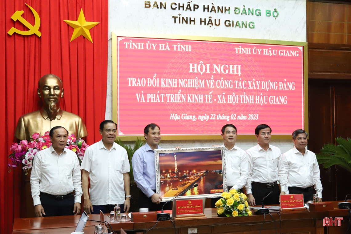 Hà Tĩnh - Hậu Giang chia sẻ kinh nghiệm trên nhiều lĩnh vực