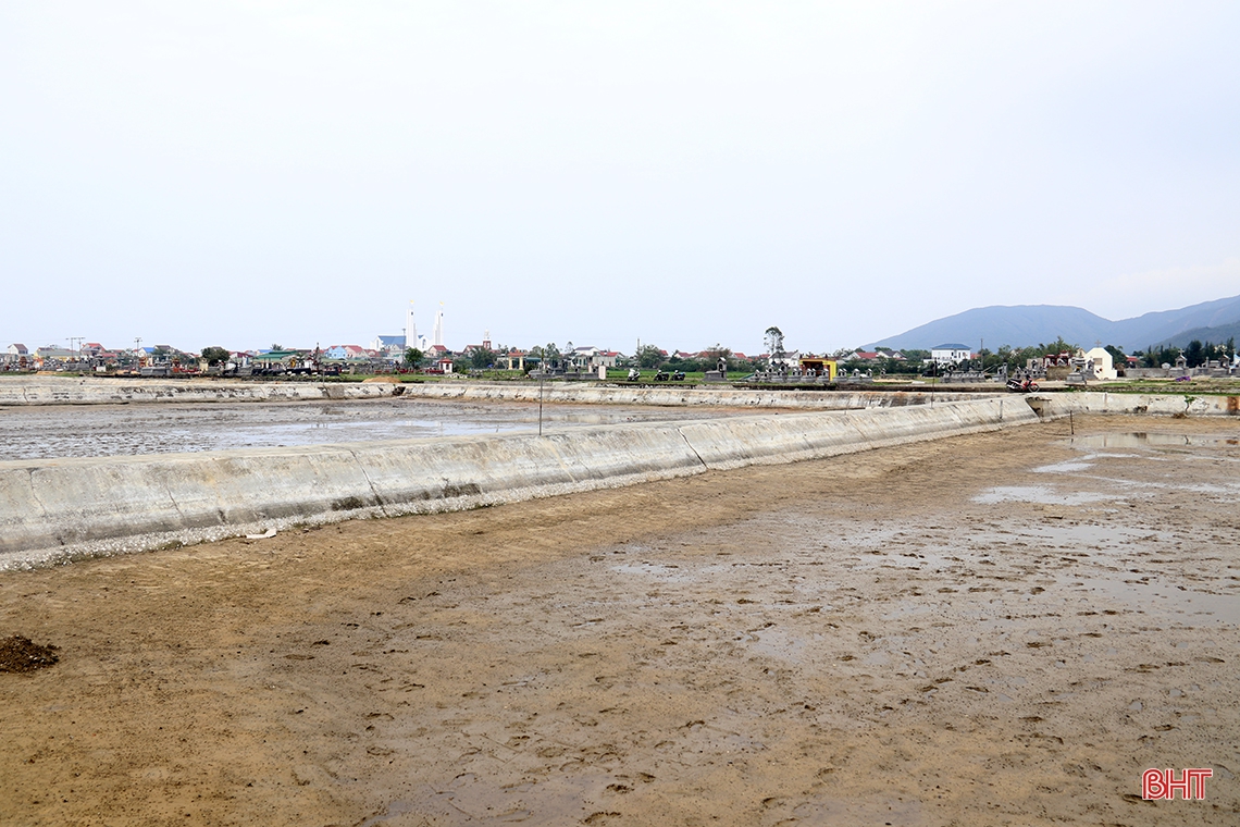 Nông dân Hà Tĩnh chuẩn bị vụ tôm xuân hè