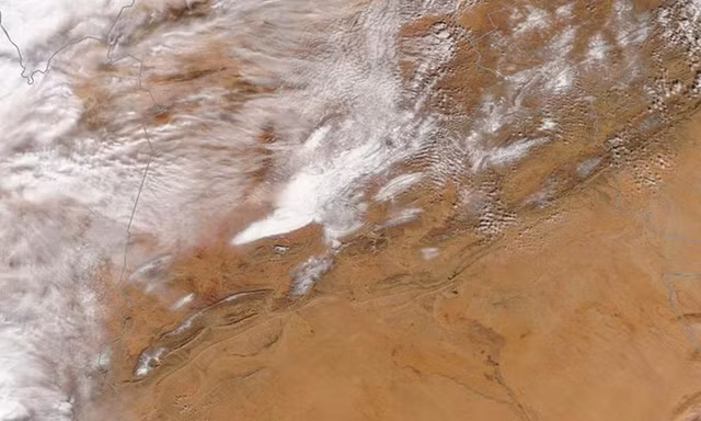tuyet bat ngo lai phu trang sa mac sahara