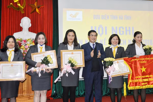 buu dien ha tinh tap trung trien khai hieu qua dich vu buu chinh cong ich