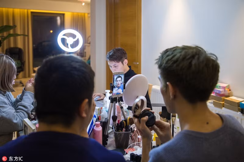 soai ca kiem hang chuc ty moi nam tu dang video huong dan trang diem len mang