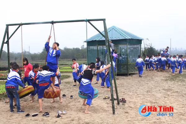 photo hang ngan hoc sinh tp vinh thoa thich voi dong noi