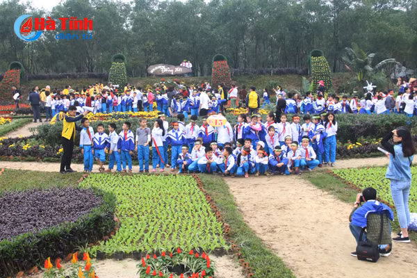 photo hang ngan hoc sinh tp vinh thoa thich voi dong noi