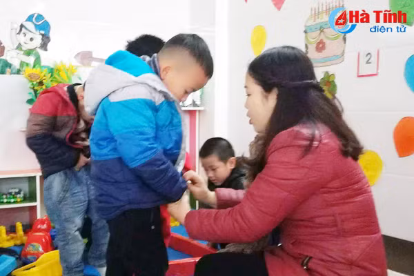 cac truong mam non o ha tinh tat bat chong ret cho tre
