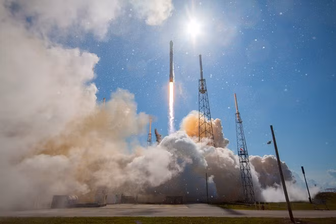 spacex phong ve tinh toi mat cua chinh phu my len quy dao