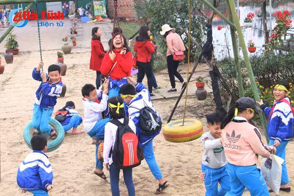 photo hang ngan hoc sinh tp vinh thoa thich voi dong noi