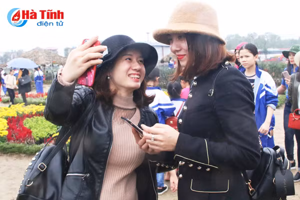 photo hang ngan hoc sinh tp vinh thoa thich voi dong noi