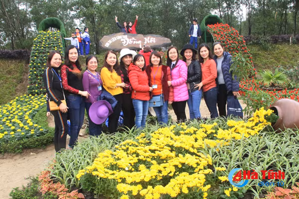 photo hang ngan hoc sinh tp vinh thoa thich voi dong noi