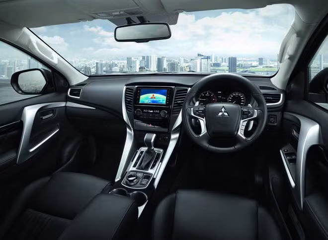 mitsubishi pajero sport 2018 co gia tu 1 1 ty dong