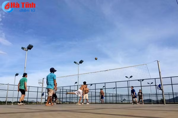 cuoc song sau gio tan ca cua nhung cong nhan o vung ang