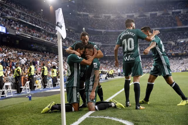 16 khac biet tao ra khoang cach giua barca va real
