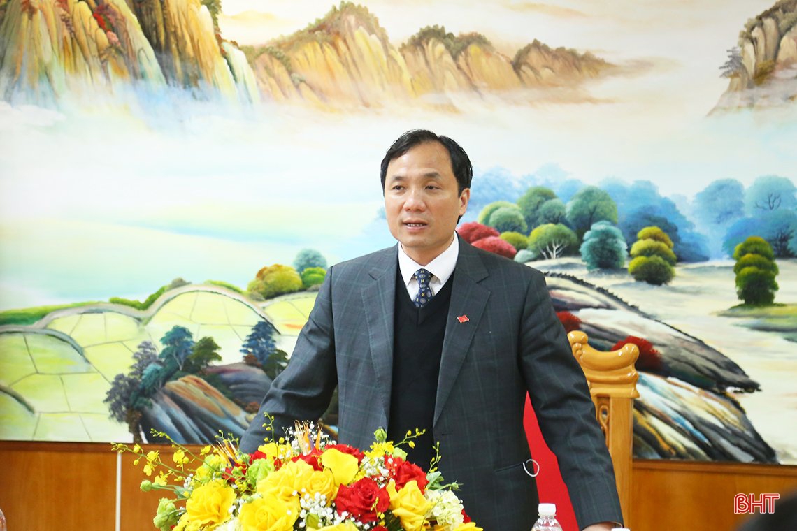 Bí thư Tỉnh ủy Hà Tĩnh động viên các ngân hàng ngày làm việc đầu năm mới