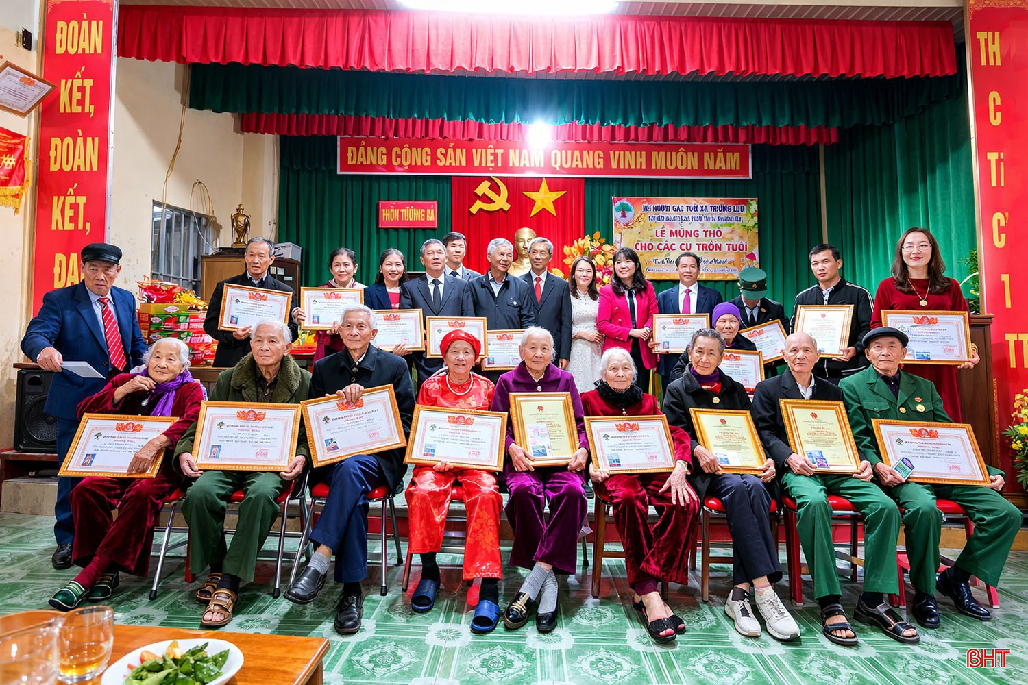 Hoạt động mừng thọ, chúc thọ cũng diễn ra sôi nổi tại xã Trường Lưu. Xuân Bính Ngọ 2026, toàn xã có 450 người cao tuổi được Nhà nước chúc thọ, mừng thọ, trong đó có 14 cụ tròn 100 và 41 cụ trên 100 tuổi...