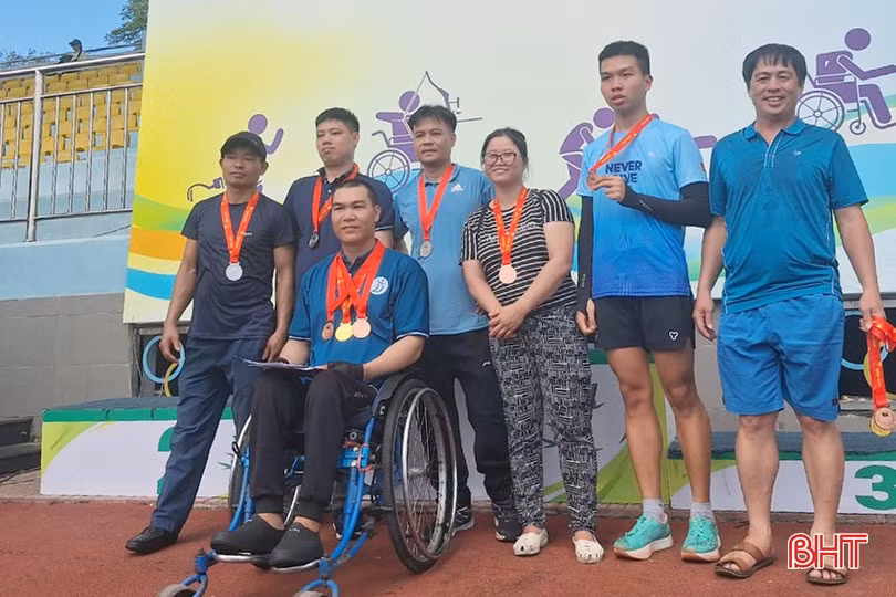 bqbht_br_hlv-thai-huu-hung-cung-cac-vdv-tai-giai-3178.jpg
