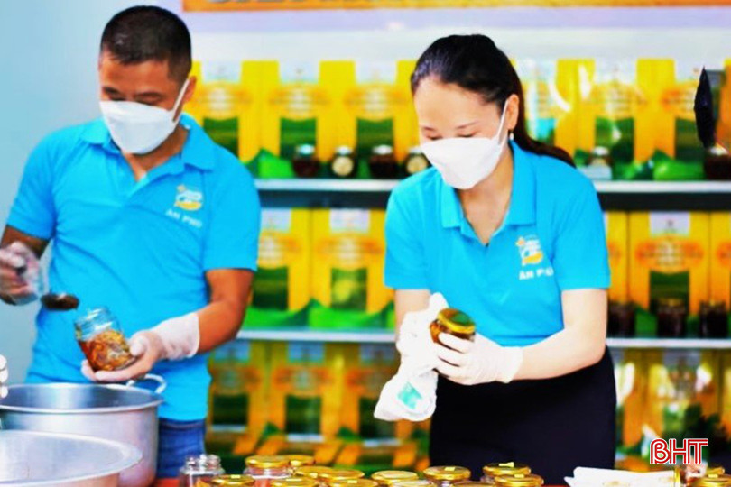 Các HTX, THT đã chú trọng đầu tư sản phẩm, thu hút lượng lớn khách hàng trong và ngoài tỉnh.