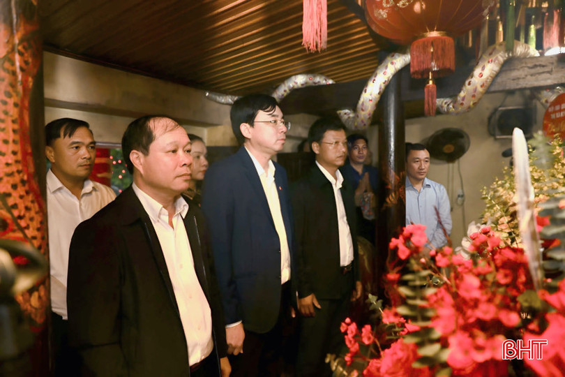 dâng hương.jpeg