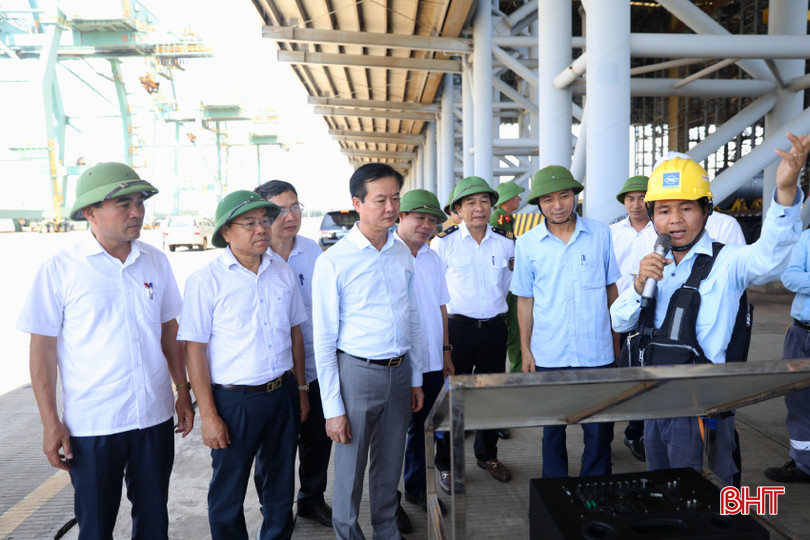 Đoàn kiểm tra công tác ứng phó thiên tai tại Formosa Hà Tĩnh.