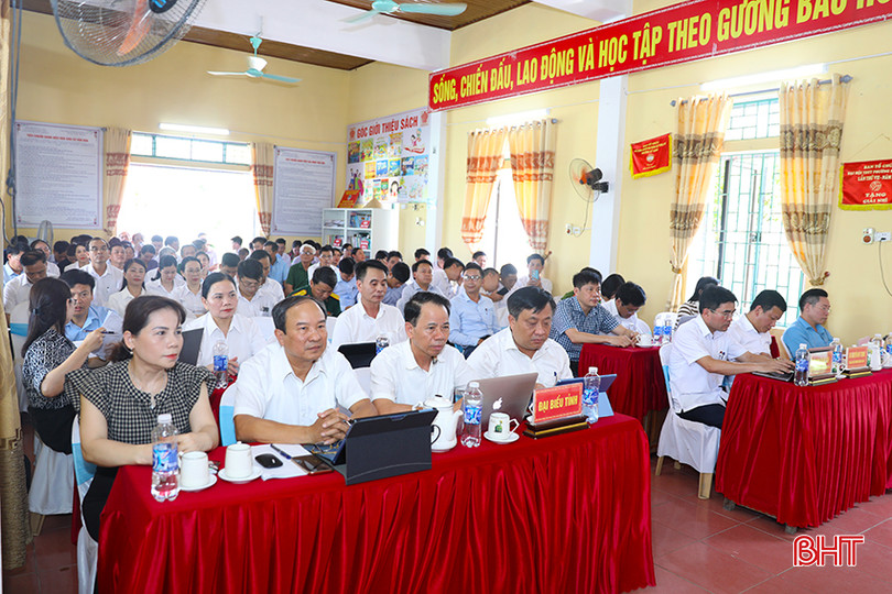 Các đại biểu tham dự buổi tiếp xúc.
