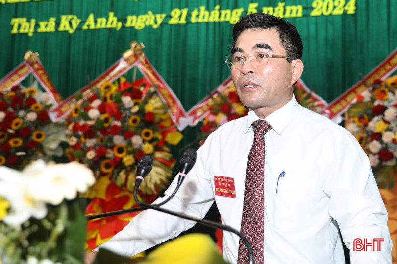 Chủ tịch UBND thị xã Kỳ Anh Phan Thành Biển khai mạc đại hội.