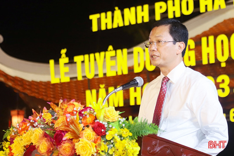 Chủ tịch UBND thành phố Hà Tĩnh Nguyễn Trọng Hiếu phát biểu tại buổi lễ.