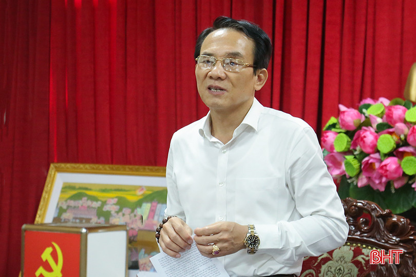 Phó Trưởng ban Dân vận Tỉnh ủy Nguyễn Hải Nam phát biểu tại buổi làm việc.