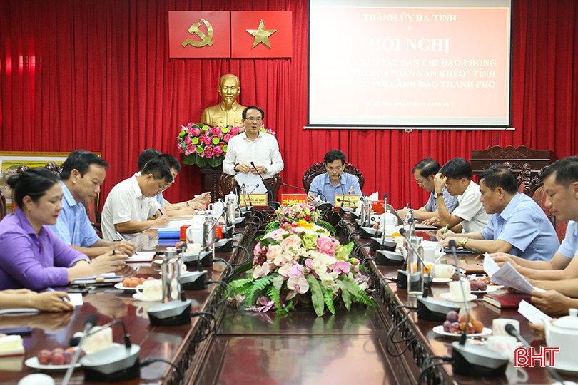Phó Trưởng ban Dân vận Tỉnh ủy Nguyễn Hải Nam, Phó Bí thư Thường trực Thành ủy Phan Ngọc Long chủ trì buổi làm việc.