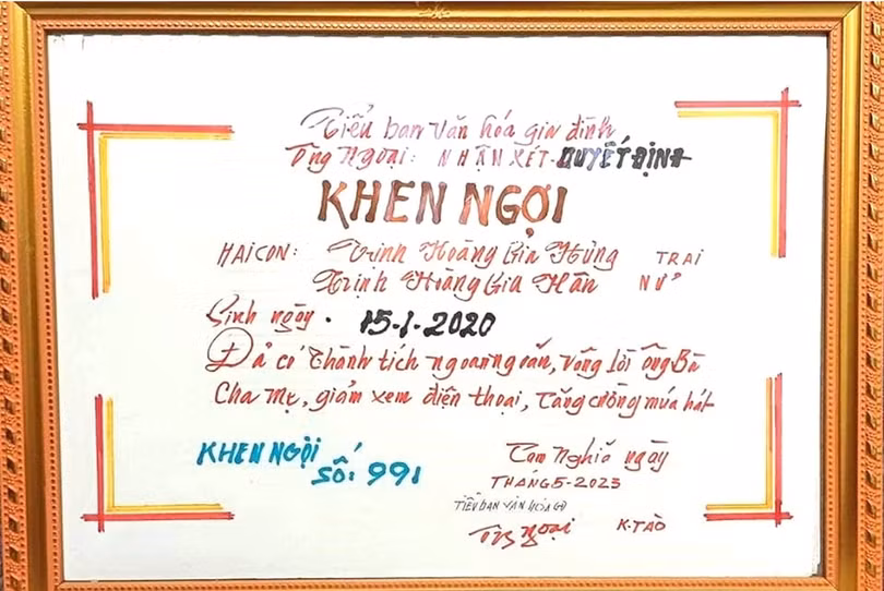 Một nội dung khen ngợi của ông ngoại dành cho 2 cháu bé học bậc mẫu giáo gây sốt mạng xã hội năm 2023 (Ảnh: Gia đình cung cấp).