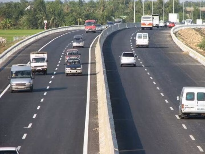 Giữ khoảng cách an toàn là yêu cầu bắt buộc khi tham gia giao thông, không chỉ riêng trên đường cao tốc. (Ảnh minh họa).