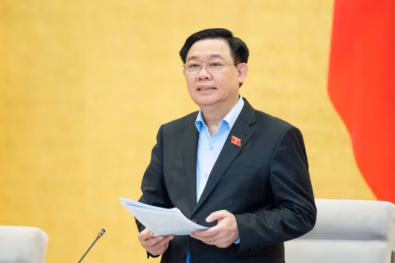 Chủ tịch Quốc hội Vương Đình Huệ phát biểu tại phiên họp.