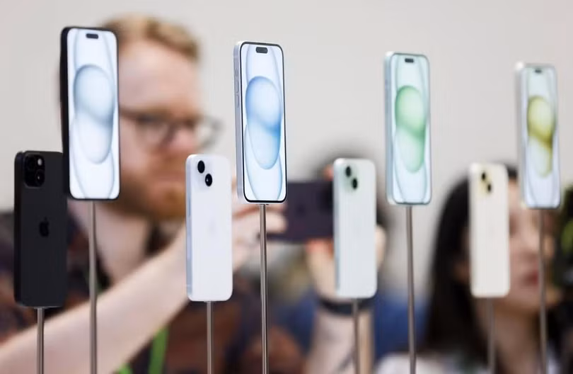 Các phiên bản màu sắc của iPhone 15. Ảnh: EFE.